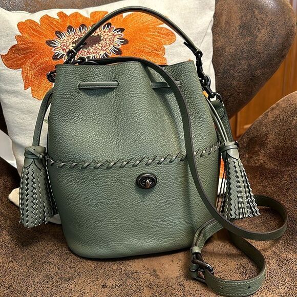 COACH LORA BUCKET BAG (651) WHIPSTITCH DETAIL TURNLOCK TASSELS STRAPS FERN VGUC - Picture 4 of 15